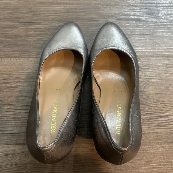 Bruno Magli Metallic Pewter Wedge Heel Sz 38 1/2 - Picture 3 of 16